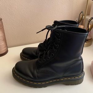 Hardly worn doc martens/size 7✨